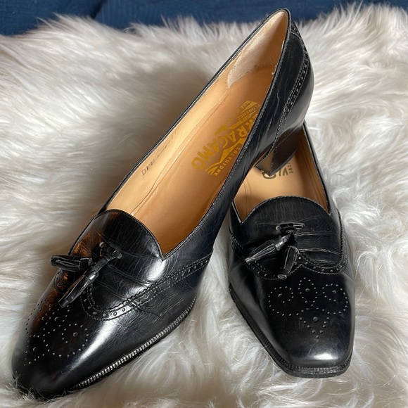Salvatore Ferragamo Tassle block heel Sz. 7.5 - Picture 1 of 10